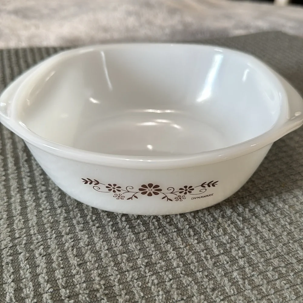 Vintage Dynaware Pyr-O-Rey casserole dish 1960’s‎ Crazy Daisy Pattern Milk Glass